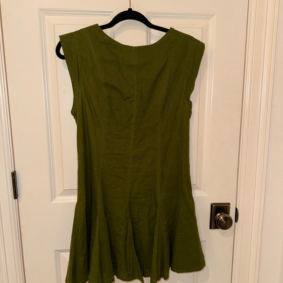 Green Sleeveless Dress - Picture 1 of 2